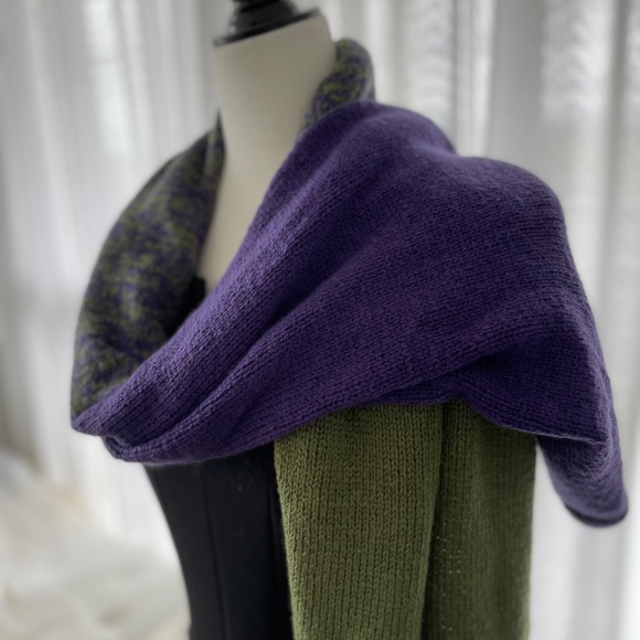 Hand knitted shawl - Picture 4 of 6